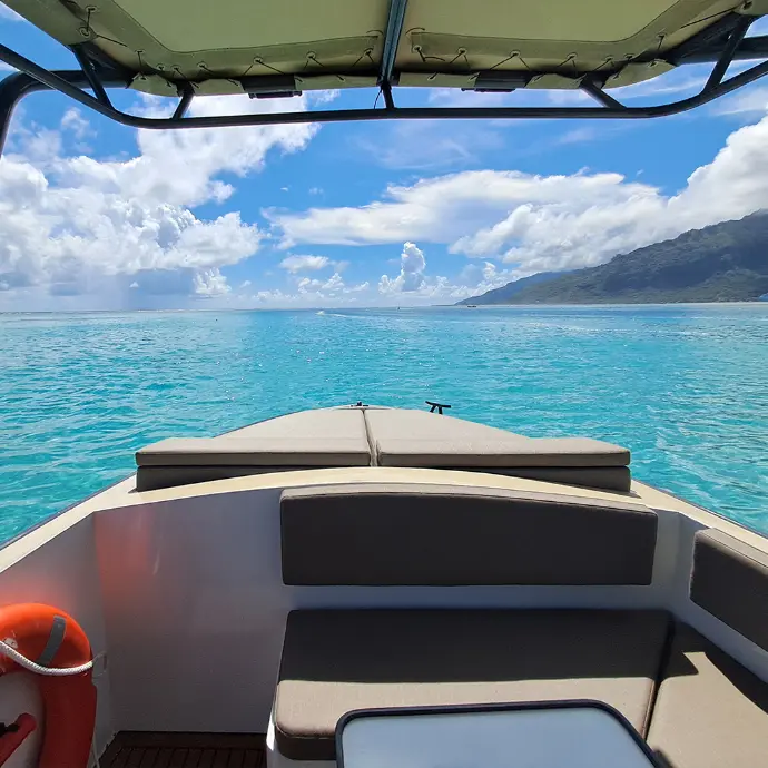 Vue avant du bateau : Moorea Lagoon Cruise