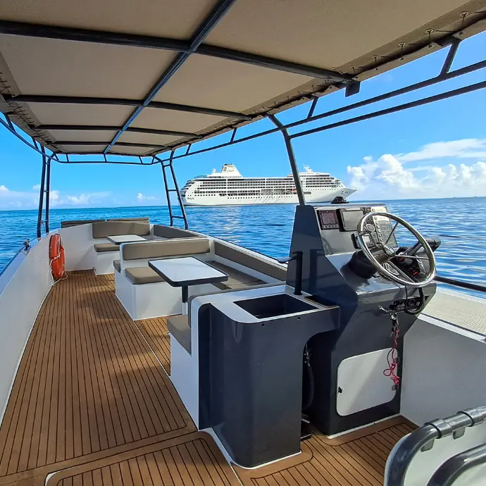 Intérieur du bateau : Moorea Lagoon Cruise