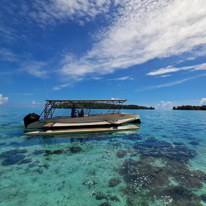 Vue latérale du bateau : Moorea Lagoon Cruise
