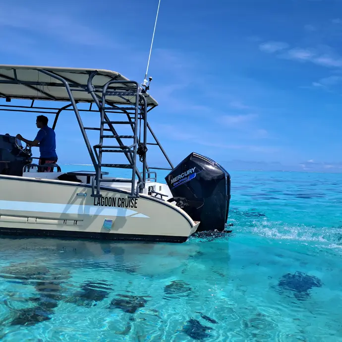 Vue arrière du bateau : Moorea Lagoon Cruise